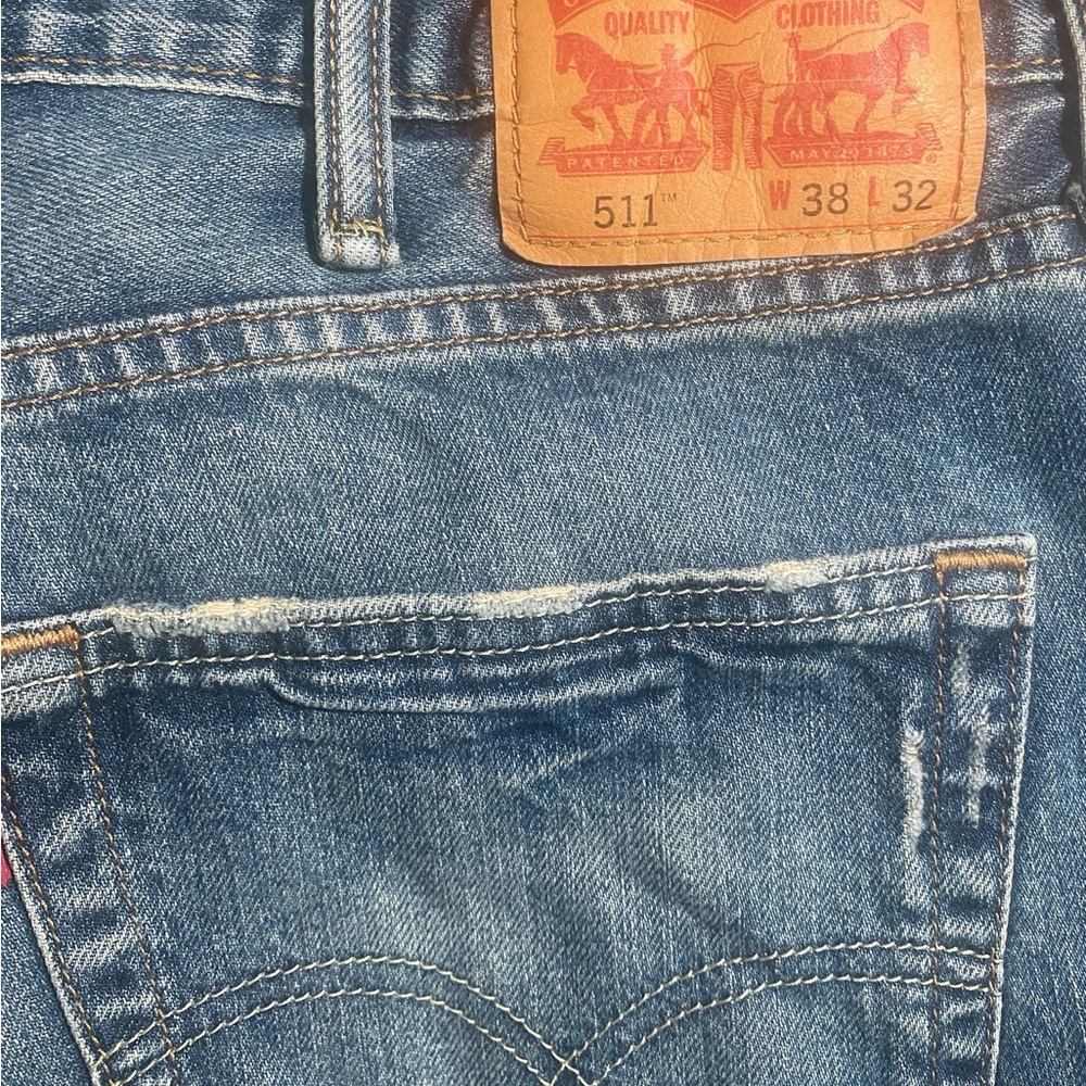 Levi's 511 Slim Men’s Jeans in Faded Blue Denim with Leather Patch